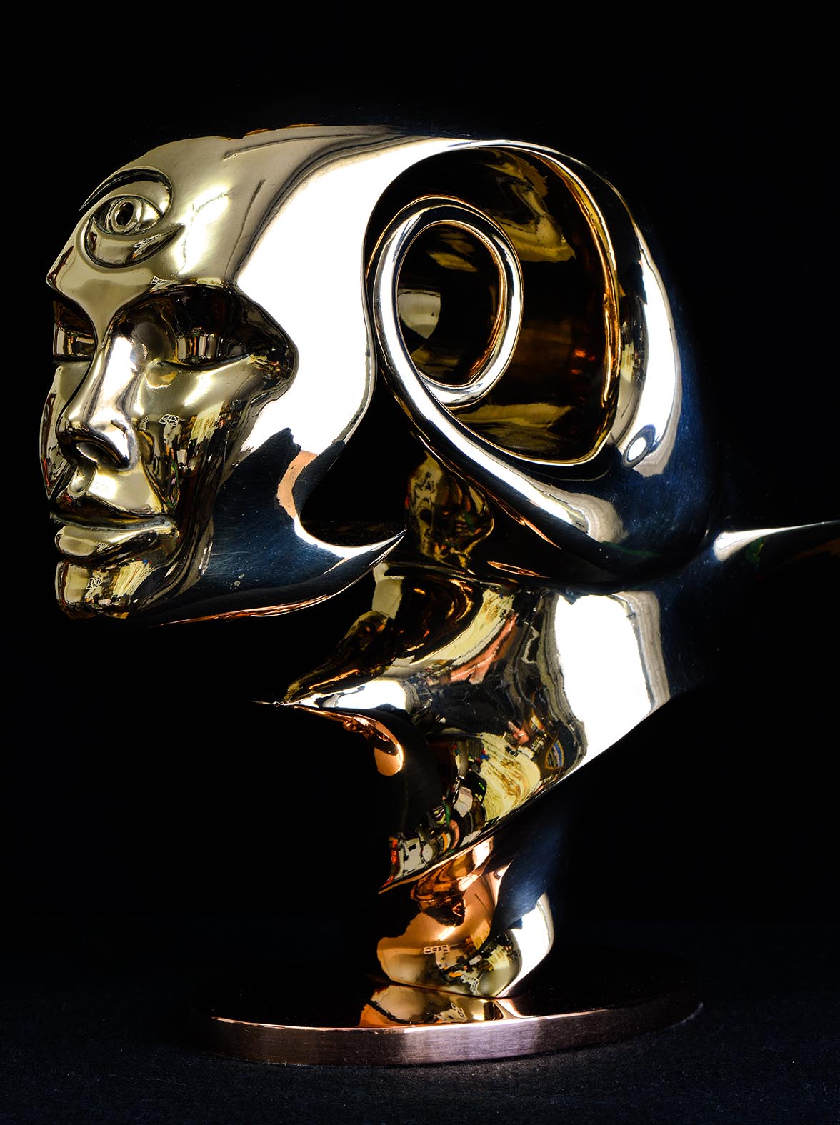 Bronze sculpture by Andrew Thomas<br />